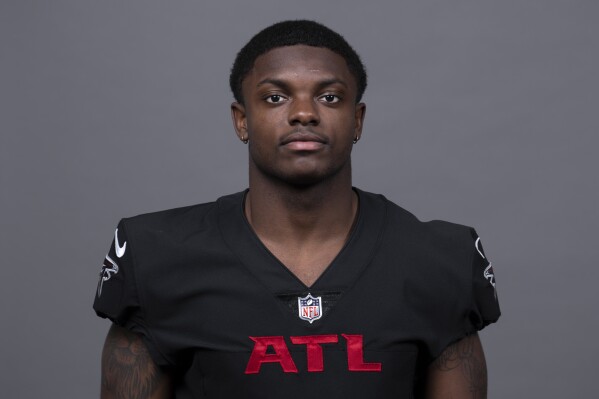 Falcons rookie CB Clark Phillips III carted off with leg injury